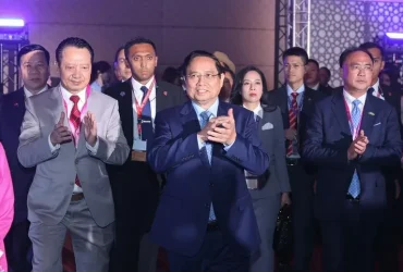 Vietnam and ASEAN: Sharing vision and action, growing and developing together, enjoying the results together